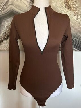 Zip-Front Ribbed Long-Sleeve Bodysuit - Brown